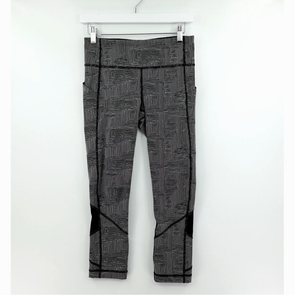 Lululemon Crop Leggings 6 Black Geo‎ Doodle Print Athleisure